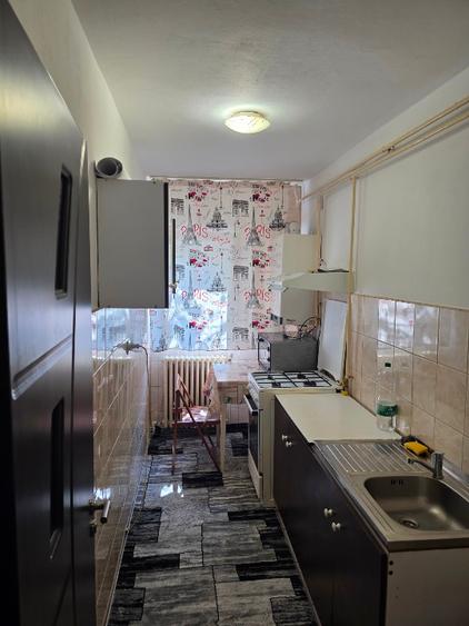 Persoană fizică închiriez apartament cu o cameră