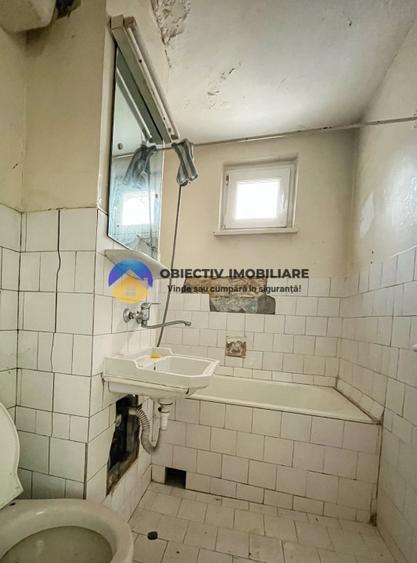 Apartament 3 camere/ETAJ 2-CENTRU .