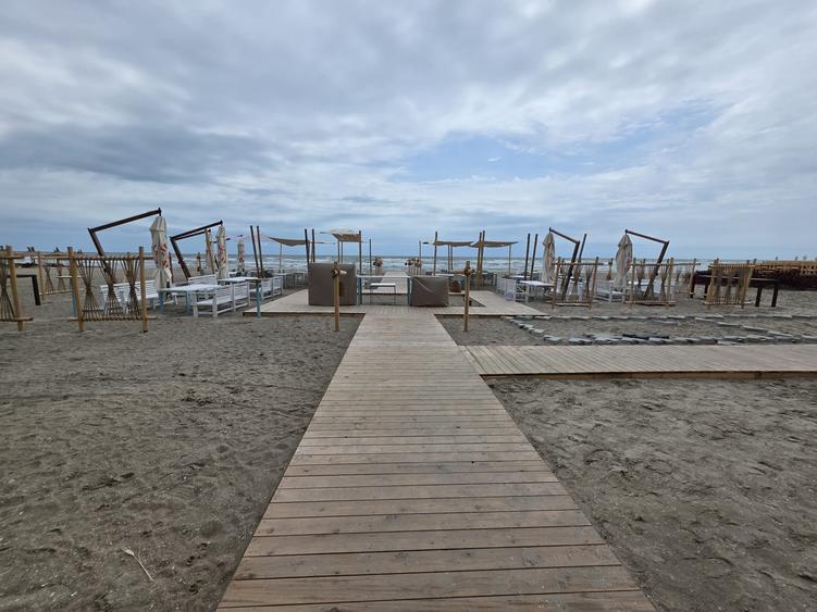 Apartament 2 camere Mamaia Nord Zev Mediteraneo 125000 euro