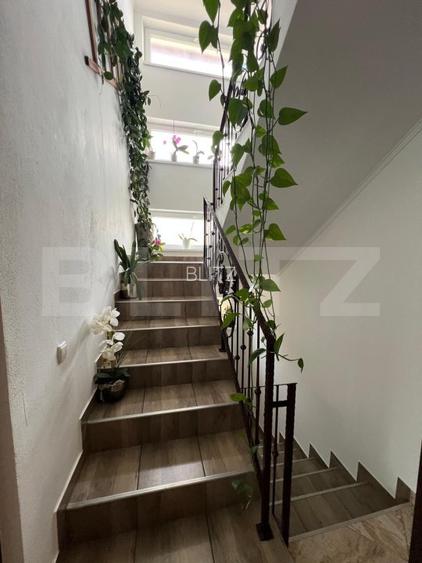 Casă, de vanzare, cu 4 dormitoare + garsoniera, 266 mp utili, zona L Blaga - 10