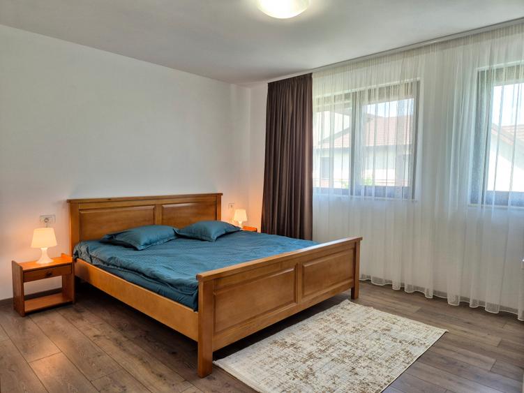 Casă 4 camere, 135 mp, curte 300 mp, mobilată premium
