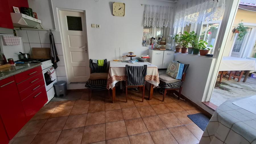 Casa 3 camere - constructie mixta + teren 200 mp (deschidere 8 ml )