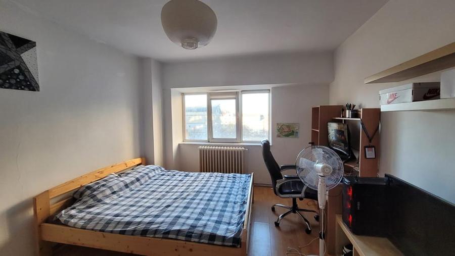 De vânzare apartament 4 camere, vizavi de Selgros, lângă piața CUG.