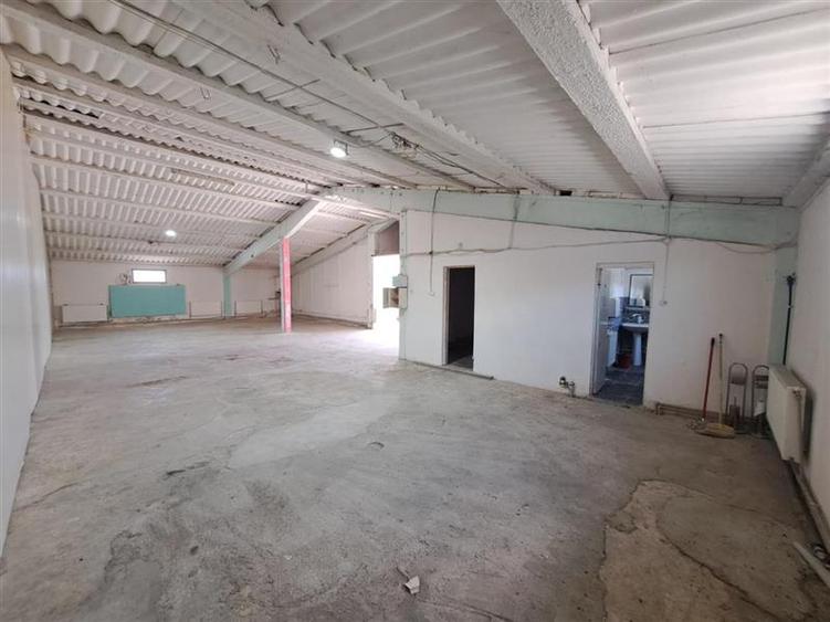 Hala pentru depozitare, 225 mp utili, situata in Floresti!