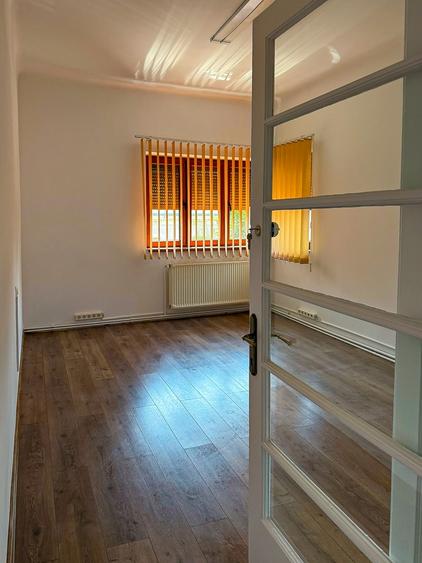4 camere et 1 pt birouri in cladire interbelica zona C Calarasilor-Hala Traian