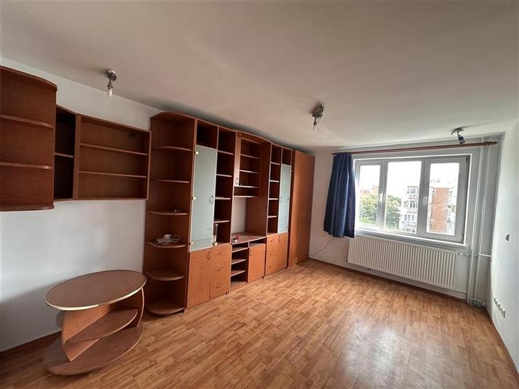 Decomandat, etaj intermediar, mobilat si utilat Iulius Mall