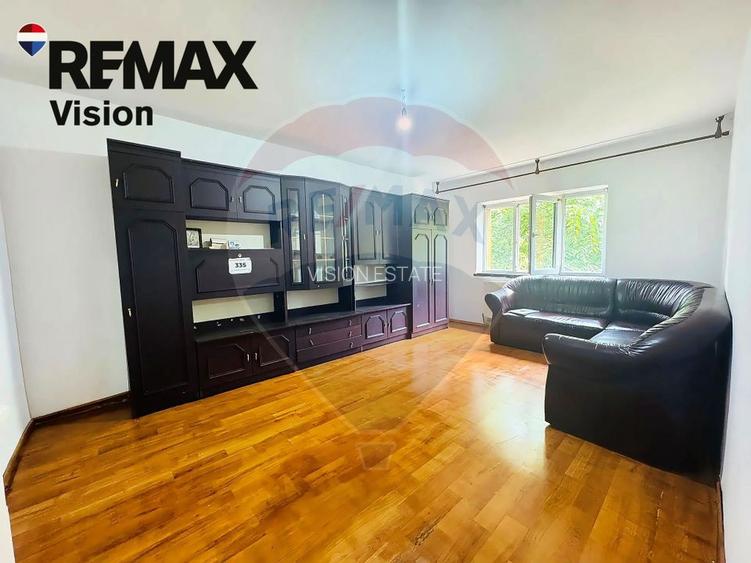 Apartament cu 3 camere de vânzare în zona 1 Mai - 2