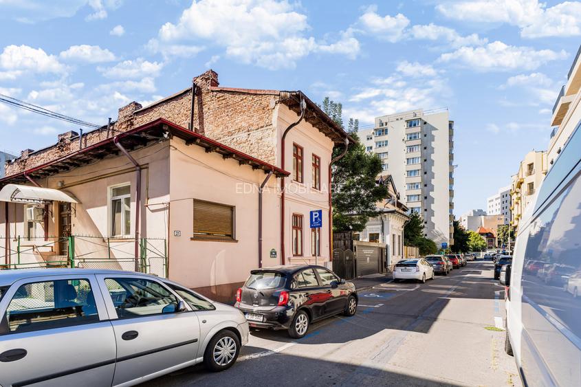 2 camere într-o casă monument istoric, strada Maria Hagi Moscu, parter