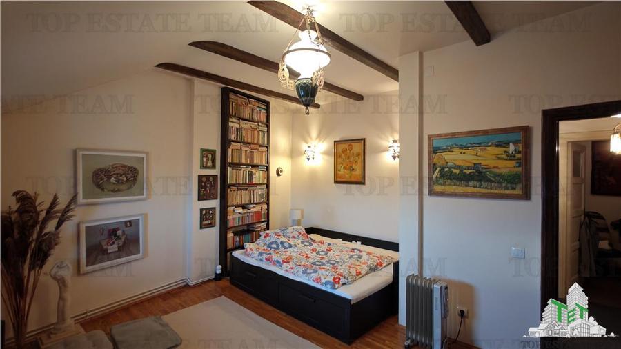 Apartament de 3 camere ultracentral, 2 intrari, lift cu acces privat, pod pentru
