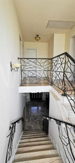 Casa 4 camere de vanzare in Floresti