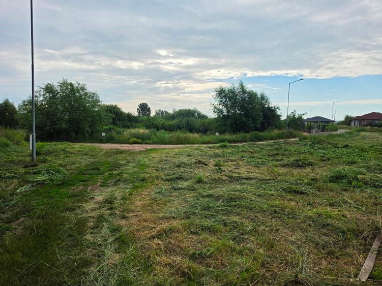 Teren intravilan superb în Micești – 600 mp – Dublu front stradal (23m / 26m)