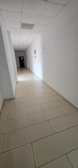 Spații pentru birouri private și activități comerciale Zona Far