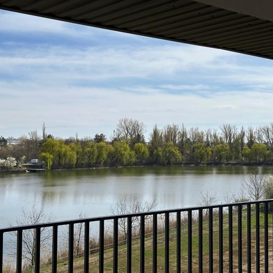2 camere | 65 mpu + 14 mp terasa intima cu Vedere la Lac | Parc privat |