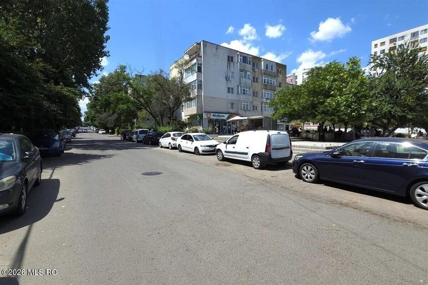 Tomis Nord - Badea Cartan, apartament cu 3 camere, decomandat, etaj 3!