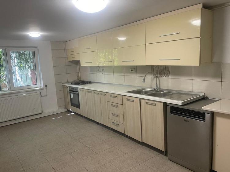 Inchiriere Vila | Fundeni | 9 Camere | 4 Bai | Acceptam Straini