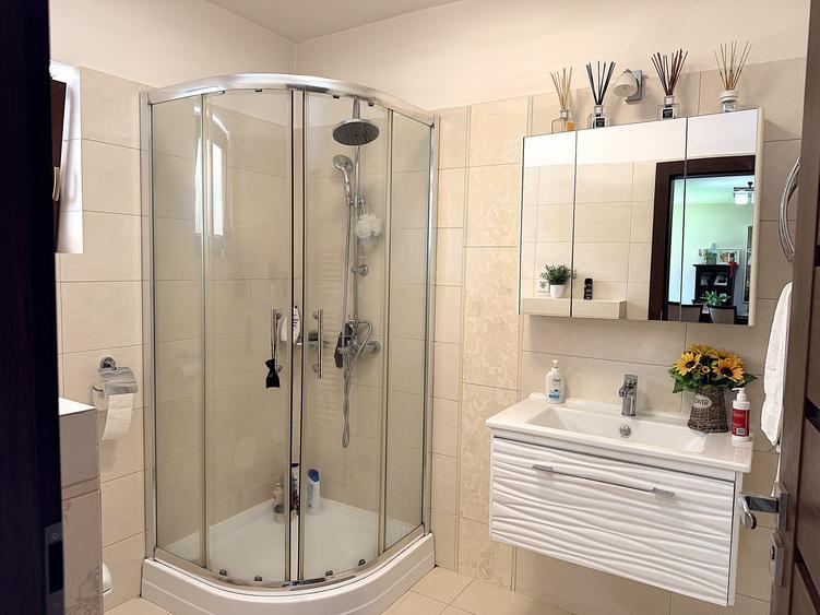 Casă individuală exclusivistă, 4 camere, bucătărie separată, 500 mp