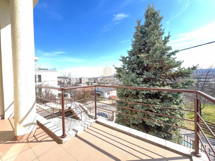 Vila de LUX, 4 camere , 140 mp, curte, garaj, terasa , Grigorescu