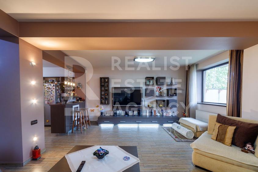 Vânzare, Duplex, 8 camere, zona Militari