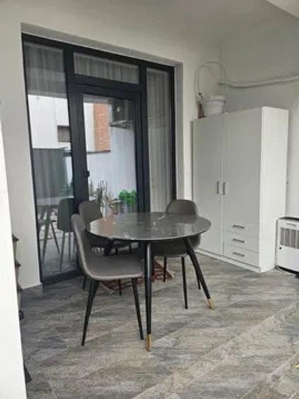 Casa + curte , 4 camere , zona Valea Adanca