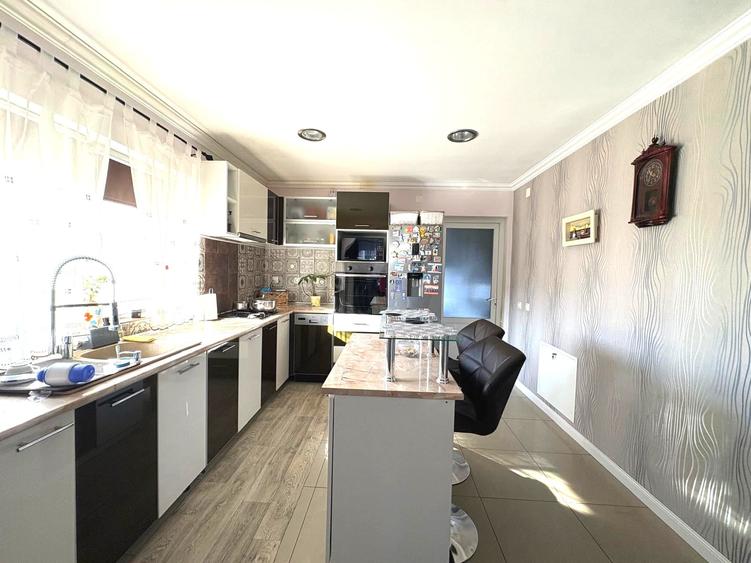 Casa 270mp cu 5 ari teren zona- Sarmas mobilata utilata 269.000eur neg