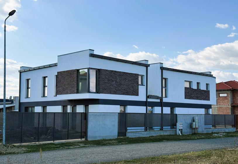 Mosnita Noua - Duplex modern P+E - Su125mp - St301mp - Parcare in Curte