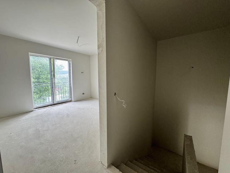Casă tip duplex, 4 camere, 3 băi, 143 mp, Chinteni