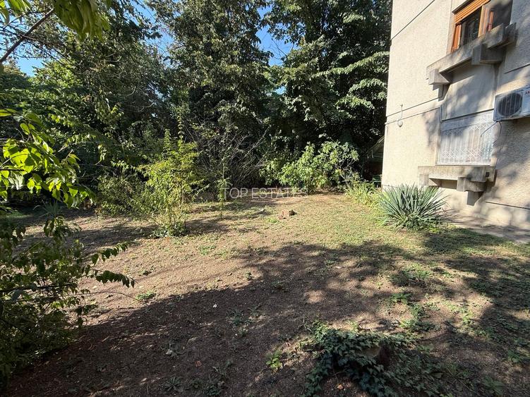 De vanzare 4 camere, curte exclusivă 250 mp, Str. Uruguay - Bucuresti - 22