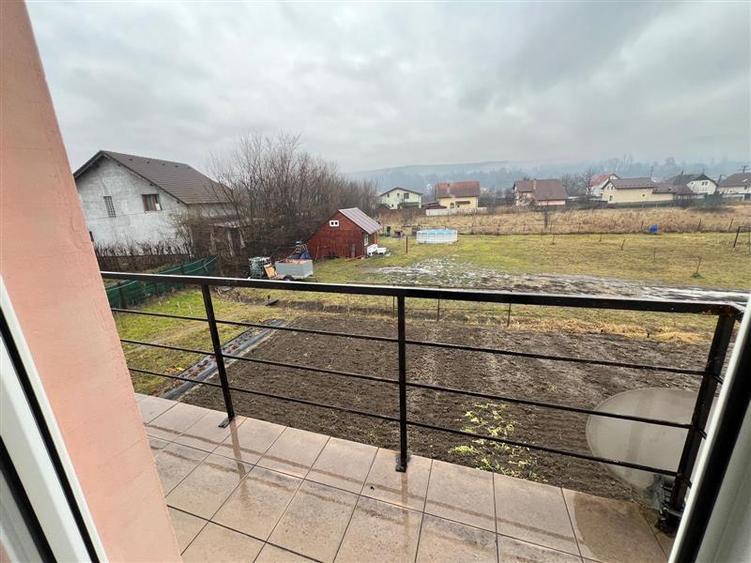 De vanzare apartament 3 camere, pe doua nivele