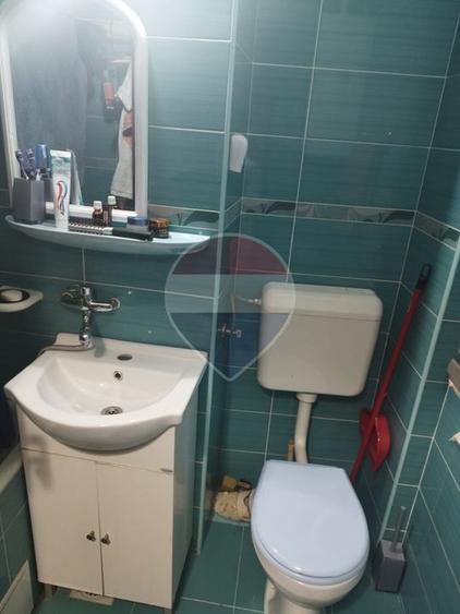 Apartament 2 camere de vânzare etaj intermediar