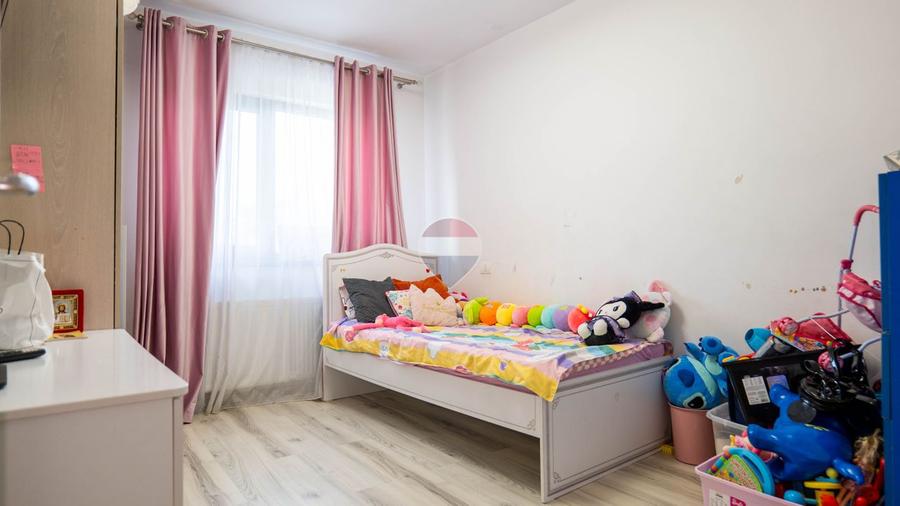 Apartament cu 3 camere de vânzare