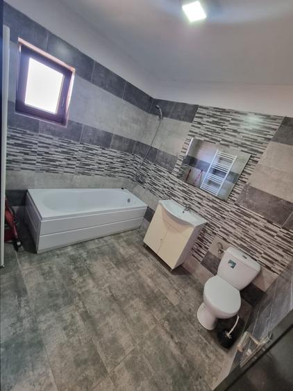 Casă înșiruită de închiriat | 3 dormitoare | Terasă 16 mp | 600 €
