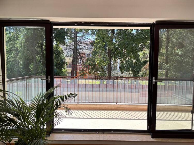 Apartament renovat cu 3 dormitoare și vedere spre parc