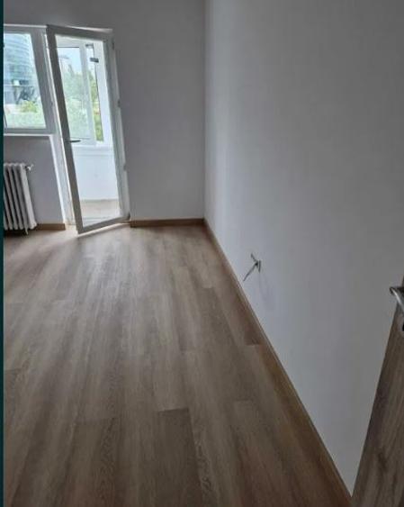 Splaiul Unirii,Dambovita,et.1/8,DECOMANDAT,2 balcoane,parcare,nemobilat