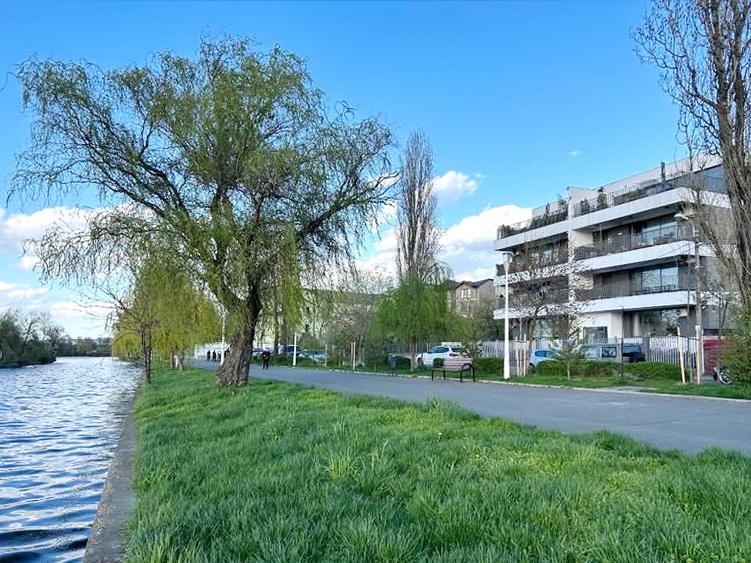Apartament 3 camere langa parc, terasa 31 mp, vedere superba lac, imobil 2015