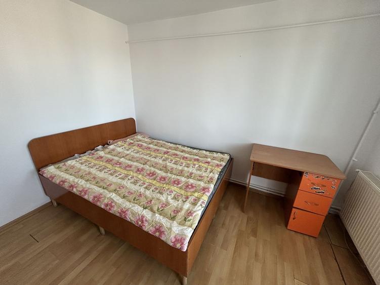 Apartament 3 camere zona Casa de Cultura
