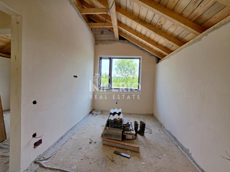Casa individuala cu 6 camere si garaj pentru doua masini!