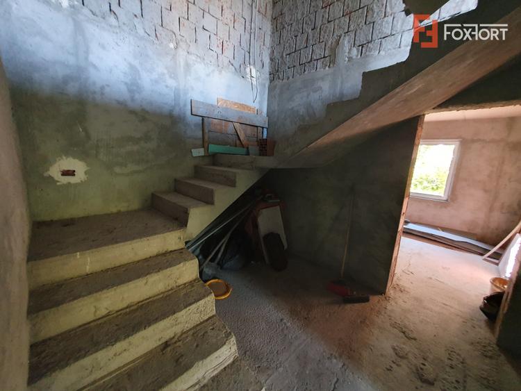 Casa individuala cu 5 camere si 2 bai, Central - Jebel