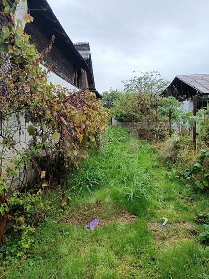 Casa renovabila,  cu un teren 2000 m,  intr-o zona linistita!