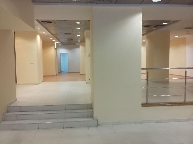 Spatiu comercial - Carol 445mp parter ideal banca sau clinica