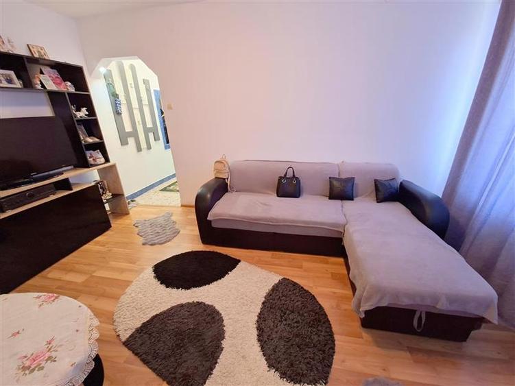Apartament 3 camere, renovat, mobilat si utilat, zona Cora
