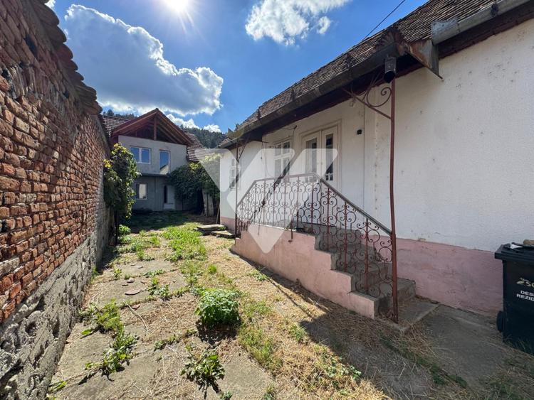 Casa individuala, 2 corpuri cladire si teren 760 mp - Saliste Sibiu