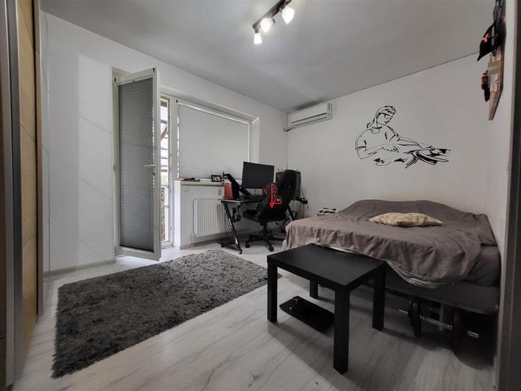 3 CAMERE DECOMANDAT + 2 PARCARI + 30MP CURTE IN PROPRIETATE