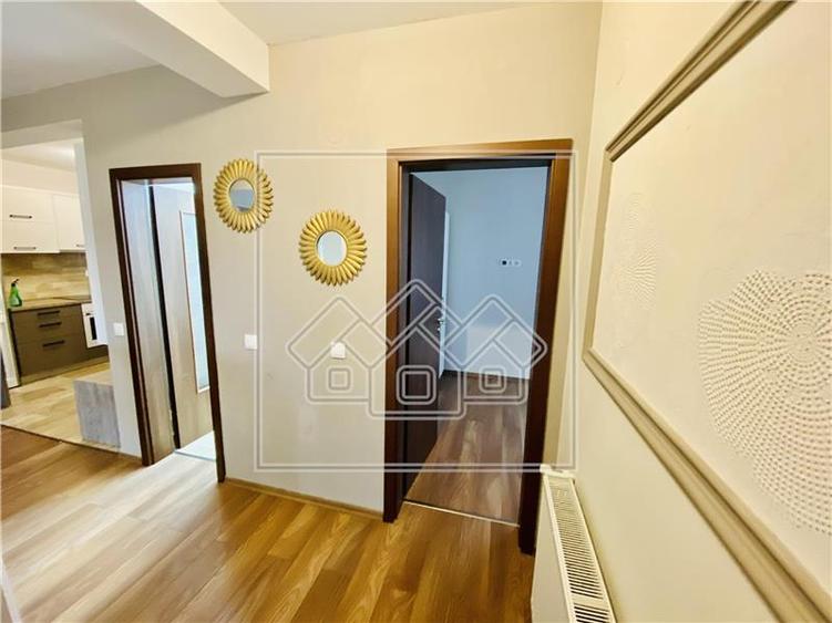 Apartament cu 3 camere si balcon mare, la cheie, terasa mare