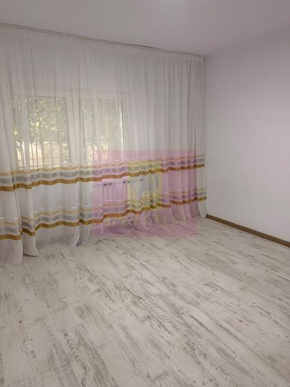 Vanzare apartament 4 camere -Vitanul Nou