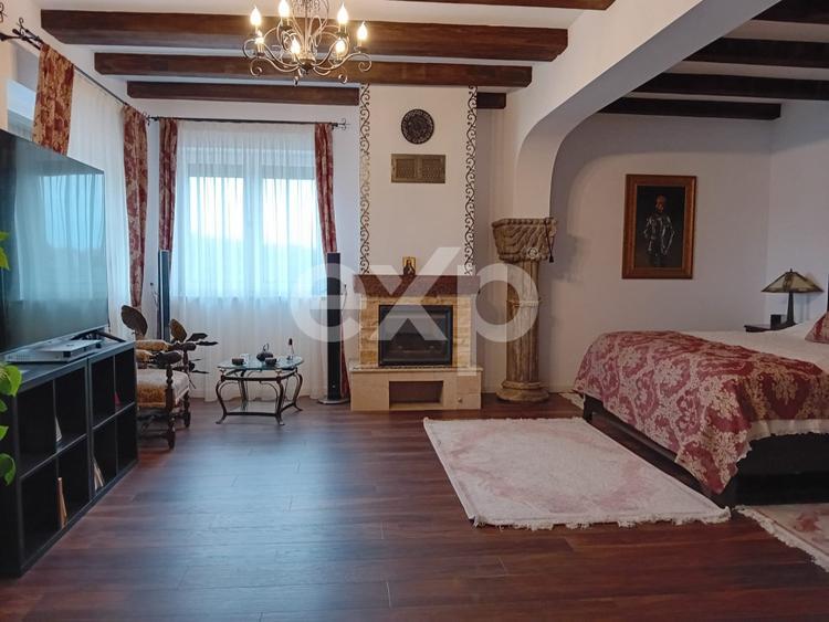 De vanzare vila exceptionala in stil Neo Romanesc cu vedere la lac si padure