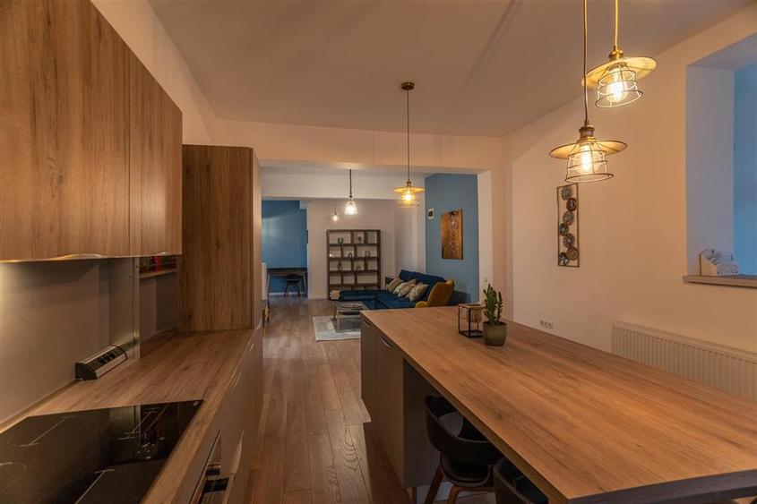 Apartament de LUX 3 camere si curte Parcul Sub Arini