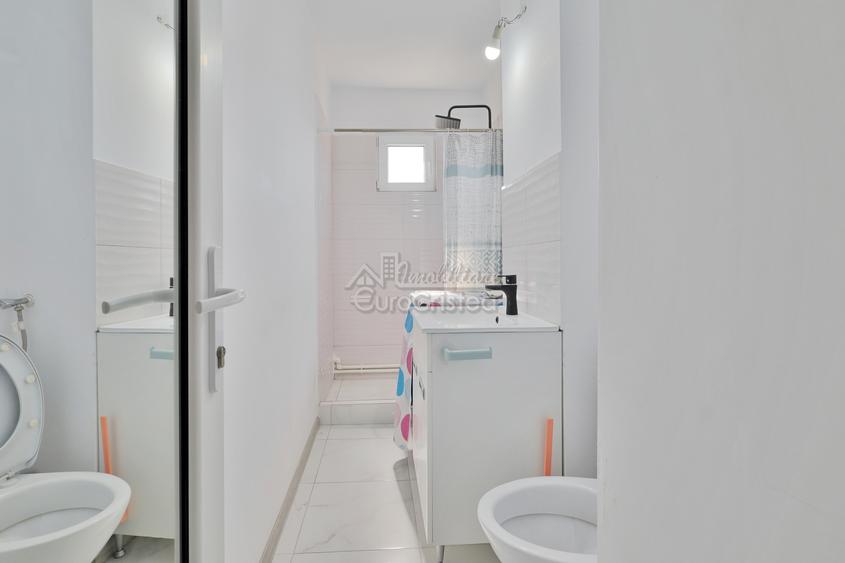Apartament 3 camere de vânzare în Mangalia, Str. Sirenei .