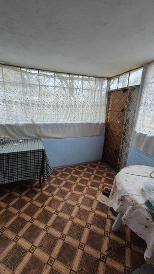 Casa si teren de vânzare