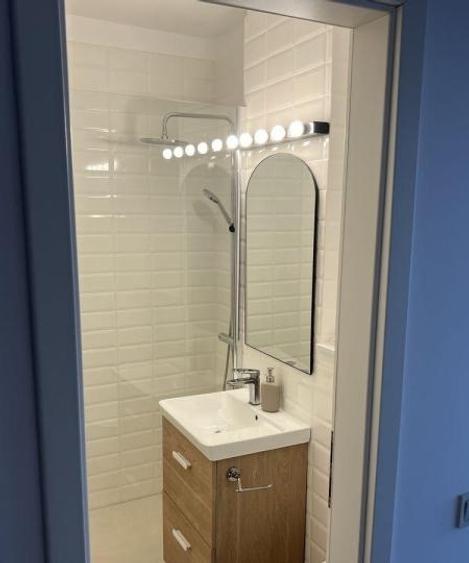 Dristor 2 camere renovat cu balcon si prox. metrou