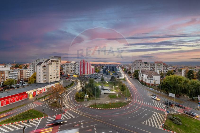 Apartament de vânzare cu 4 camere decomandat - Zona Intim